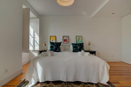 Tracey & Neill's Place in Principe Real - image 3