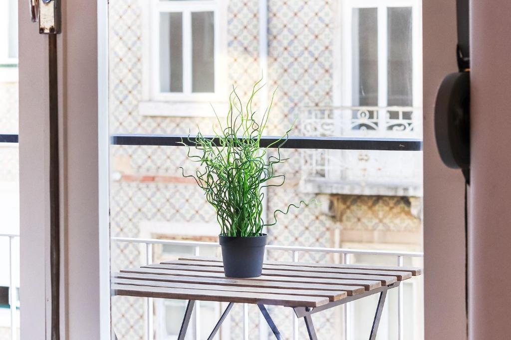 Marques Balcony by Homing - image 5