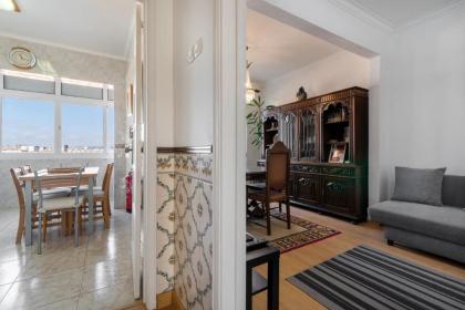 Bright Flat for 6 in Central Graça by GuestReady - image 13