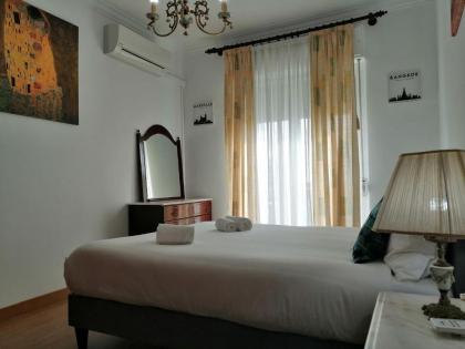 Bright Flat for 6 in Central Graça by GuestReady - image 17