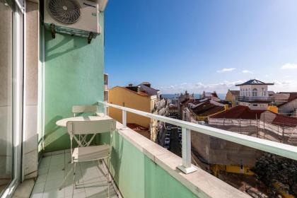 Bright Flat for 6 in Central Graça by GuestReady - image 18