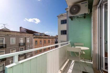 Bright Flat for 6 in Central Graça by GuestReady - image 3