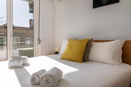 Bright Flat for 6 in Central Graça by GuestReady - image 5