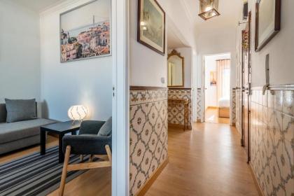 Bright Flat for 6 in Central Graça by GuestReady - image 8