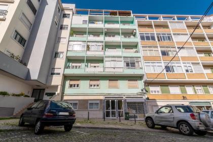 Bright Flat for 6 in Central Graça by GuestReady - image 9