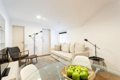 Living Bairro Alto V - image 1