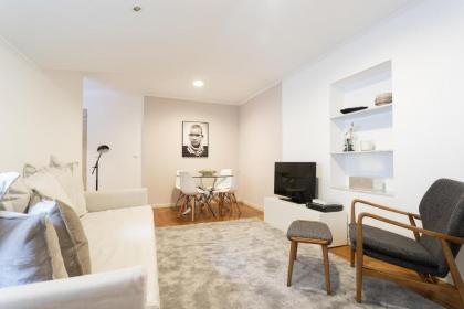 Living Bairro Alto V - image 3