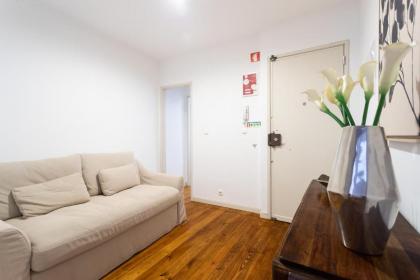 Living Bairro Alto V - image 9