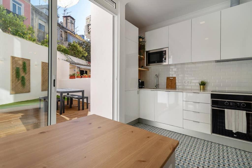 1bd Industrial-Styled Home in Lisbon by GuestReady - image 3