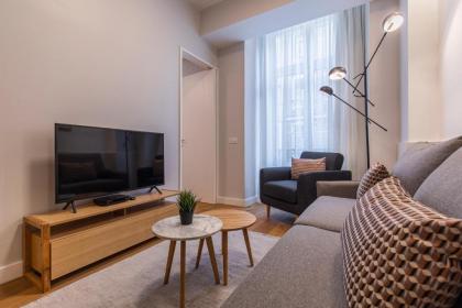 Upscale & Modern 2BDR Apartment - image 10