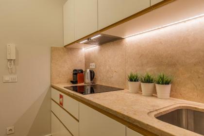 Upscale & Modern 2BDR Apartment - image 18