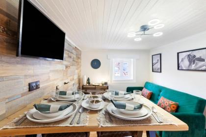 Modern & Bright One Bedroom Apartment within St George's Castle - image 4