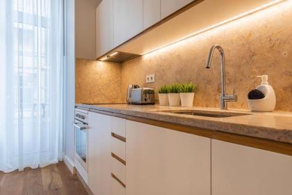 Upscale & Trendy flat in the Center - image 10