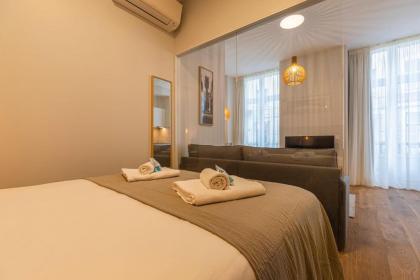 Upscale & Trendy flat in the Center - image 11