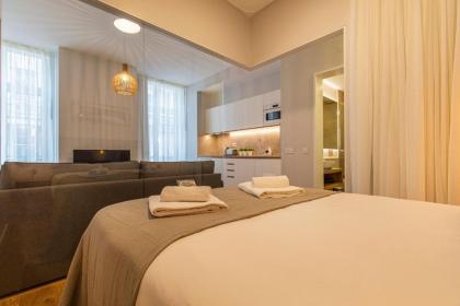 Upscale & Trendy flat in the Center - image 12