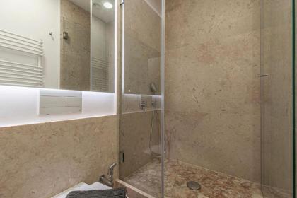 Upscale & Trendy flat in the Center - image 4