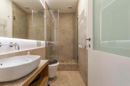 Upscale & Trendy flat in the Center - image 6