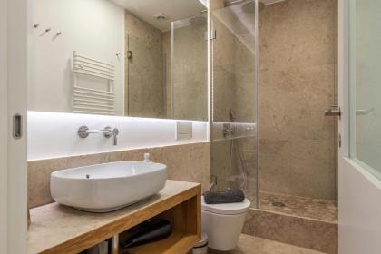 Upscale & Trendy flat in the Center - image 7