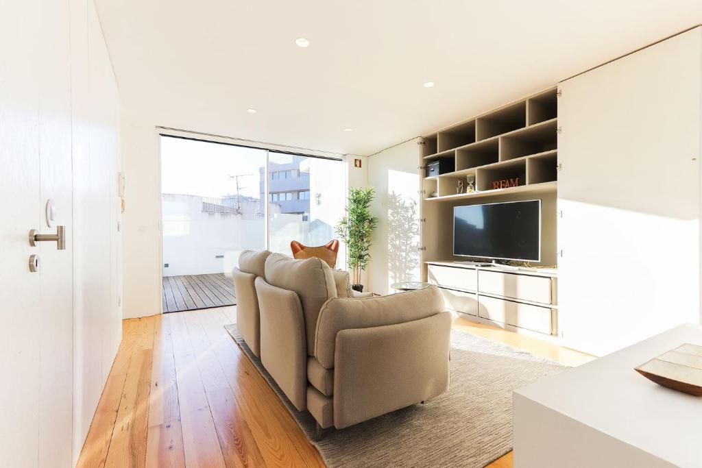 Marques de Pombal Duplex with Terrace by Homing - main image