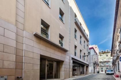 Beautiful Spacious 2-Bed Apartment in Bairro Alto Sleeps 6 - image 10