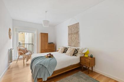 Beautiful Spacious 2-Bed Apartment in Bairro Alto Sleeps 6 - image 14