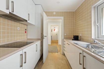 Beautiful Spacious 2-Bed Apartment in Bairro Alto Sleeps 6 - image 15