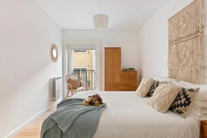 Beautiful Spacious 2-Bed Apartment in Bairro Alto Sleeps 6 - image 17