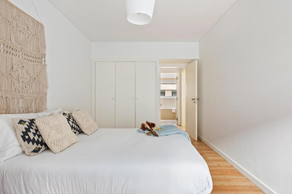 Beautiful Spacious 2-Bed Apartment in Bairro Alto Sleeps 6 - image 5