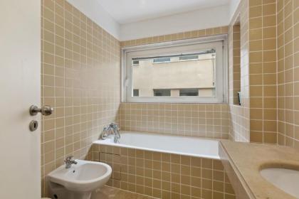 Beautiful Spacious 2-Bed Apartment in Bairro Alto Sleeps 6 - image 6