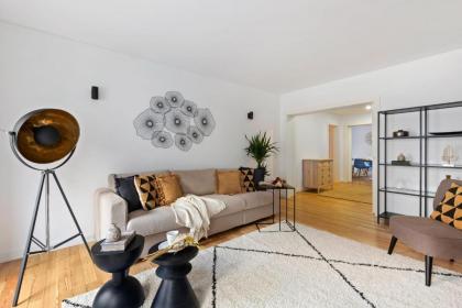Beautiful Spacious 2-Bed Apartment in Bairro Alto Sleeps 6 - image 7