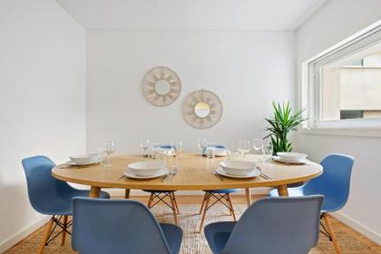 Beautiful Spacious 2-Bed Apartment in Bairro Alto Sleeps 6 - image 9