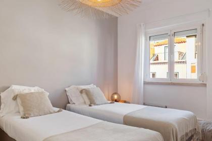 Charming Two-Bedroom Apartment with Balcony - image 16