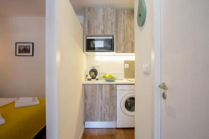 Sunny photographer’s Studio Apt w/ balcony in Alcântara - image 13