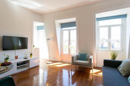 Sunny photographer’s attic in Alcântara w/ stunning view - image 1