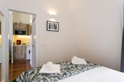 Sunny photographer’s attic in Alcântara w/ stunning view - image 10