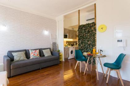 Sunny photographer’s attic in Alcântara w/ stunning view - image 15