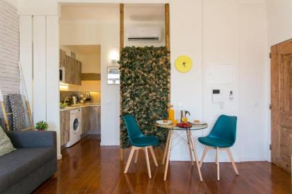 Sunny photographer’s attic in Alcântara w/ stunning view - image 16