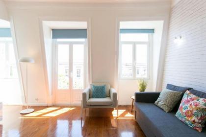Sunny photographer’s attic in Alcântara w/ stunning view - image 18
