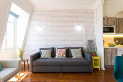 Sunny photographer’s attic in Alcântara w/ stunning view - image 19