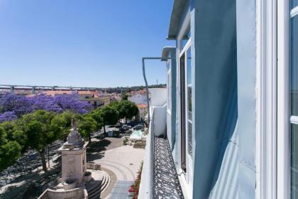 Sunny photographer’s attic in Alcântara w/ stunning view - image 2