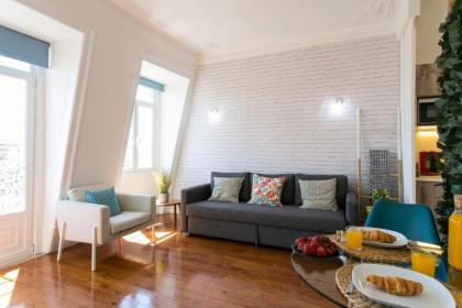 Sunny photographer’s attic in Alcântara w/ stunning view - image 20