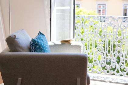 Sunny photographer’s attic in Alcântara w/ stunning view - image 4
