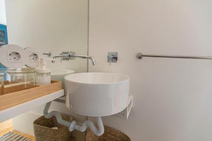 LovelyStay - The Blue Pool House - image 9