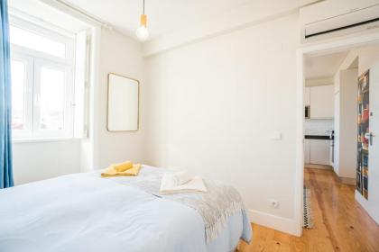 Chic and Vibrant Apt with Stunning Views - Anjos - image 11