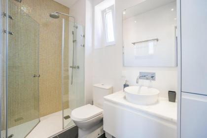 Chic and Vibrant Apt with Stunning Views - Anjos - image 14