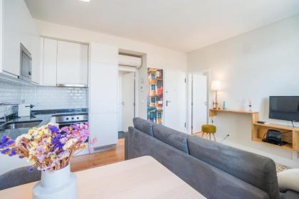 Chic and Vibrant Apt with Stunning Views - Anjos - image 20