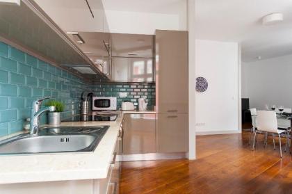 Downtown Cozy Apartment - image 10