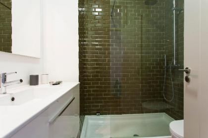 Downtown Cozy Apartment - image 16