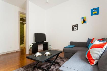 Downtown Cozy Apartment - image 19