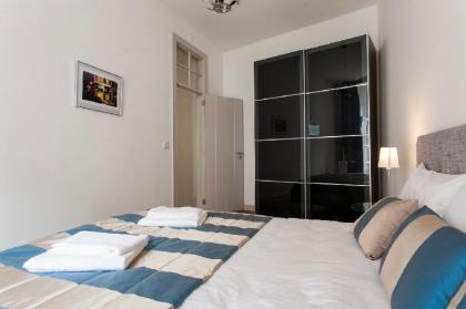 Downtown Cozy Apartment - image 9